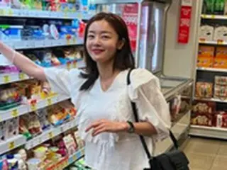 女優ハン・ソナ（元Secret）、スーパーでCM撮影？日常も”芸術作品”