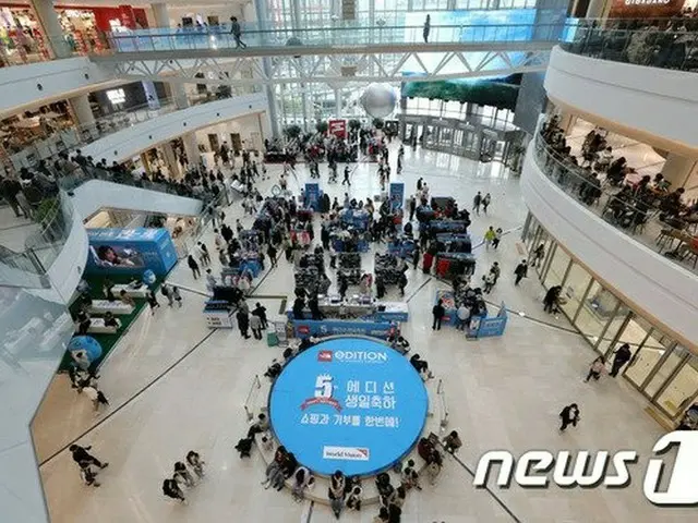 暑さにショッピングモールやカフェを訪れる市民たち…コロナ19防疫はどうするのか＝韓国（提供:news1）
