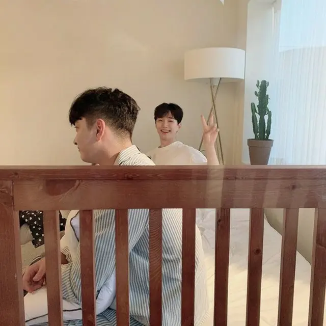 韓国ボーイズグループ「2PM」メンバーのジュノが愉快な姿を公開して話題になっている。（画像提供:OSEN）