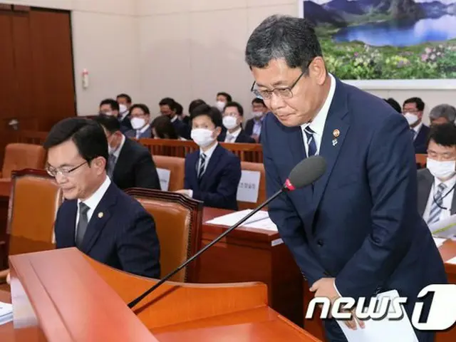 韓国統一部長官 “対北朝鮮のビラでひどい目に遭う” 南北連絡事務所の爆破の知らせには席を立つ（提供:news1）