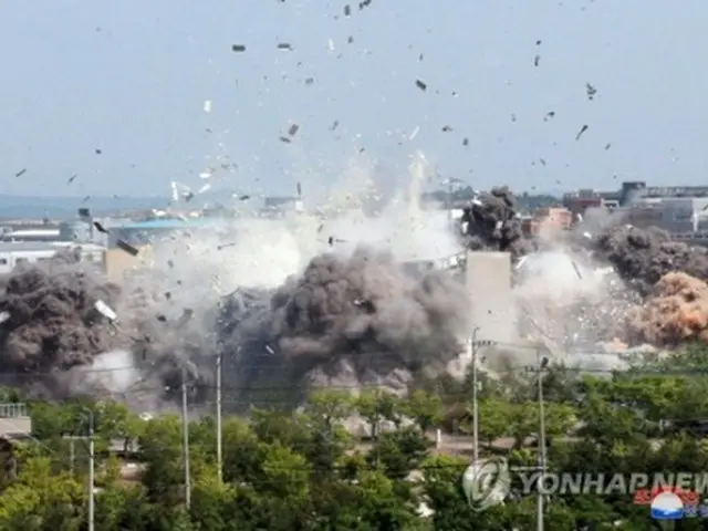 北朝鮮が報じた南北共同連絡事務所の爆破写真＝（朝鮮中央通信＝聯合ニュース）≪転載・転用禁止≫