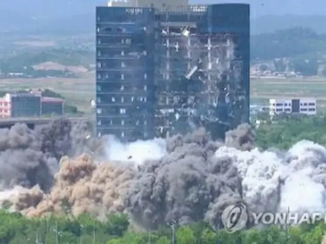 南北共同連絡事務所の爆破写真＝（朝鮮中央テレビ＝聯合ニュース）≪転載・転用禁止≫