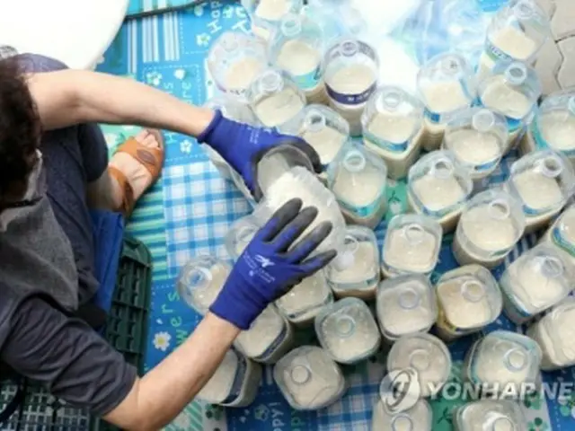 脱北者団体「クンセム」は21日にコメを入れたペットボトルを海に流し、北朝鮮に送る予定だった=(聯合ニュース)