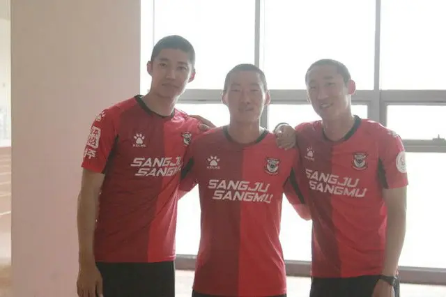 ＜サッカー＞“同伴入隊”ホ・ヨンジュン－シム・サンミン－キム・ヨンファン、「誇りを持って最善尽くす」（提供:OSEN）