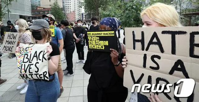 英プレミアリーグに「白人の命も大切」横断幕が上空に登場し物議、「入場禁止」措置へ（画像提供:news1/画像はソウル市内で行われた人種差別デモのようす）