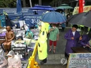 大荒れの日本大使館前　定位置奪われた慰安婦団体「集会続ける」＝韓国