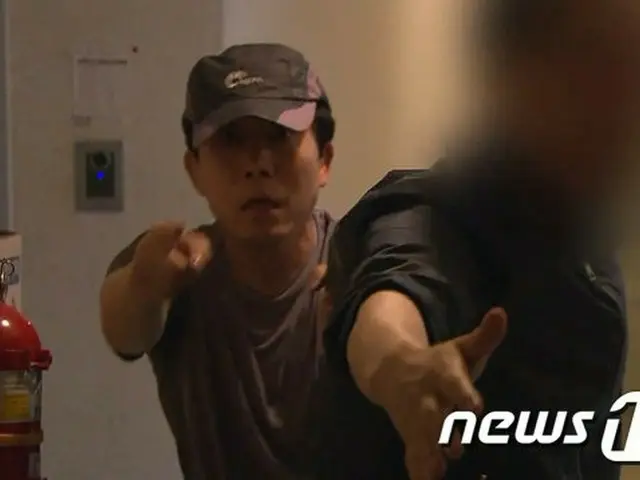 ”対北ビラ散布”団体の代表、取材陣に暴力… 警察官にガス銃噴射（画像:news1）