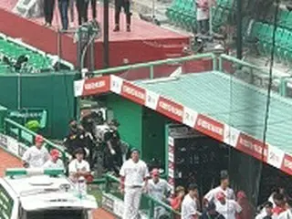 ヨム・ギョンヨプ監督、試合中にダックアウトで倒れて病院に搬送＝韓国プロ野球