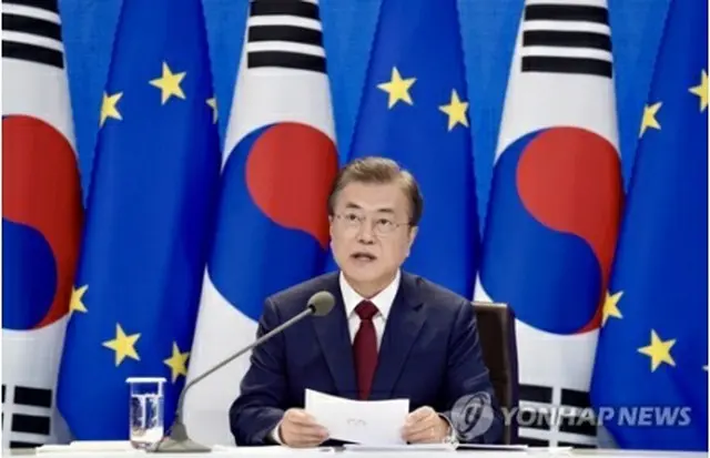 6月30日、テレビ会議形式でEUとの首脳会談に臨んだ文大統領＝（聯合ニュース）
