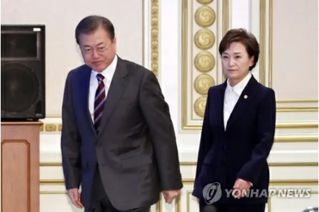 文大統領（左）と金長官（資料写真）＝（聯合ニュース）