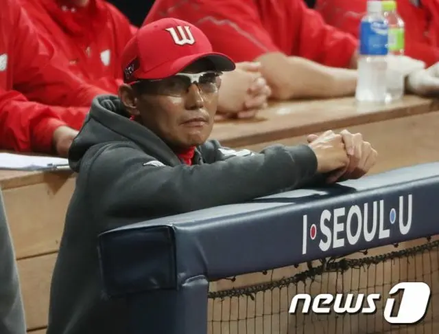 試合中に倒れたSKワイバーンズ監督、“2か月絶対安静”診断（提供:news1）