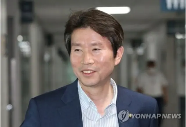 統一部長官候補に指名された李仁栄氏＝３日、ソウル（聯合ニュース）