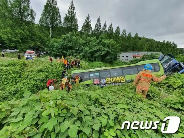 ダンプトラックが市外バスと追突…7人または8人が重軽症＝韓国市星州郡（提供:news1）