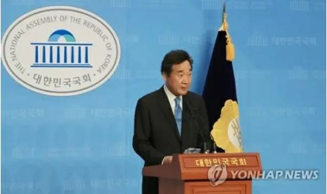 国会で会見し、共に民主党の代表選出馬を表明する李氏＝７日、ソウル（聯合ニュース）