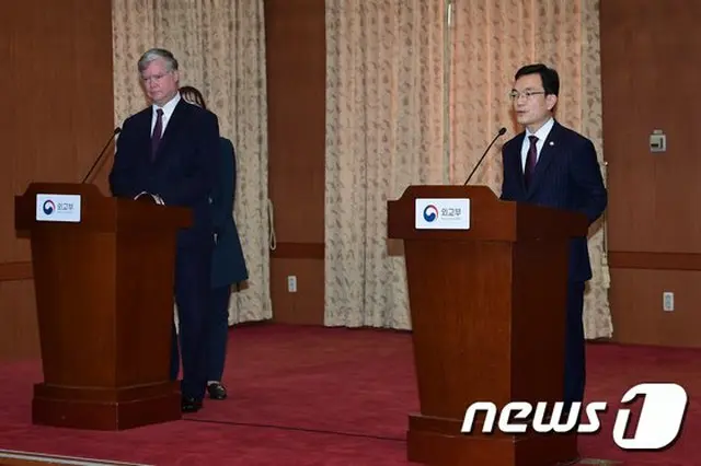 米韓外交次官戦略対話後の、チョ・セヨン韓国外務省第1次官とビーガン米国務省副長官の記者会見（提供:news1）