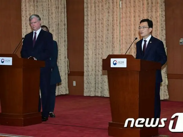 米韓外交次官戦略対話後の、チョ・セヨン韓国外務省第1次官とビーガン米国務省副長官の記者会見（提供:news1）