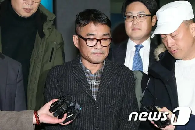 “性的暴行疑惑”歌手キム・ゴンモが誣告罪で訴えた一般女性、警察「不起訴」の意見示し検察送致（画像:news1）