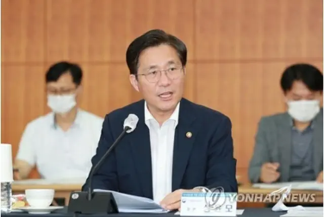 成允模長官（産業通商資源部提供）＝（聯合ニュース）≪転載・転用禁止≫