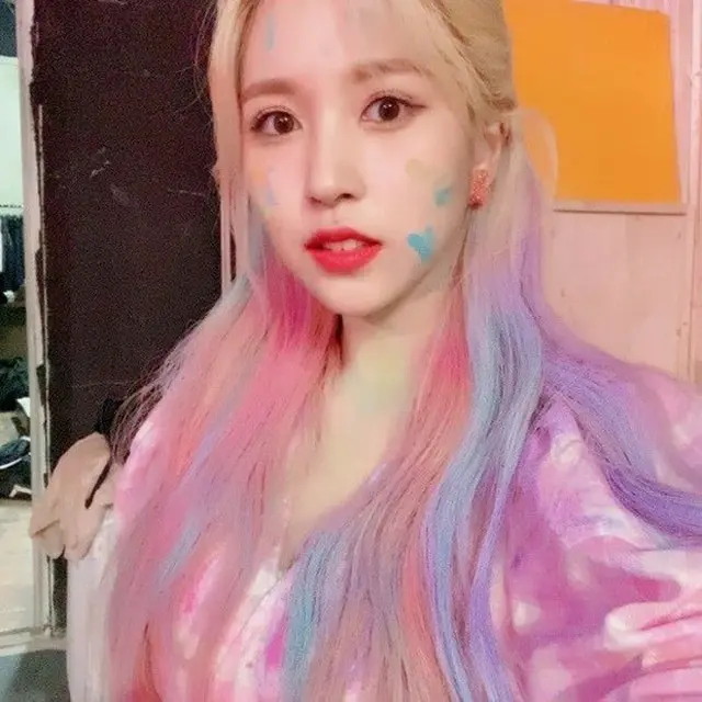 【トピック】「TWICE」ミナ、レインボーヘアが妖精のようにかわいいと話題（画像提供:OSEN）