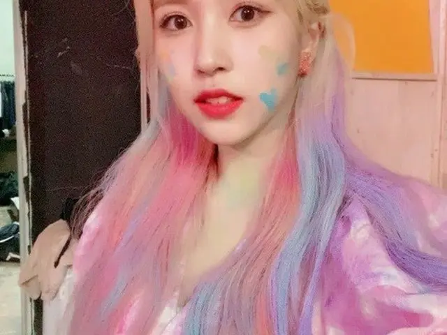 【トピック】「TWICE」ミナ、レインボーヘアが妖精のようにかわいいと話題（画像提供:OSEN）