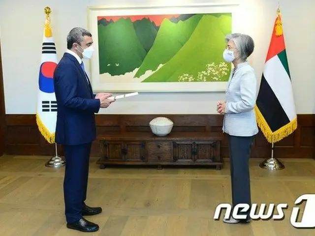 韓国の康京和外相は10日、UAEのアブドラ外相と“対面”会談した（提供:news1）