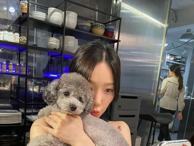 テヨン（少女時代）、愛犬ゼロと幸せな日常...人形ビジュアルまで（提供:News1）