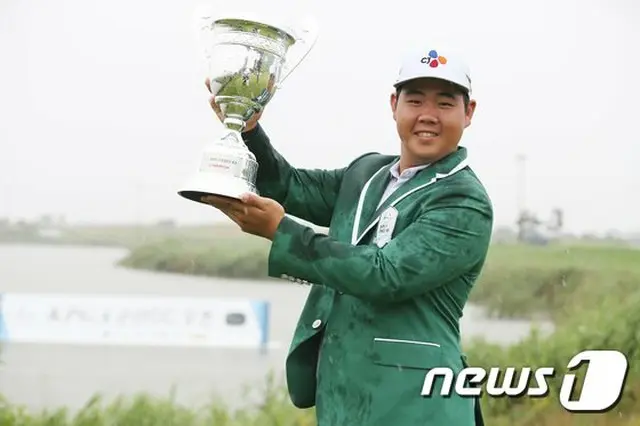 ＜男子ゴルフ＞“KPGA最年少優勝”キム・ジュヒョン、世界ランキング92位に（提供:news1）