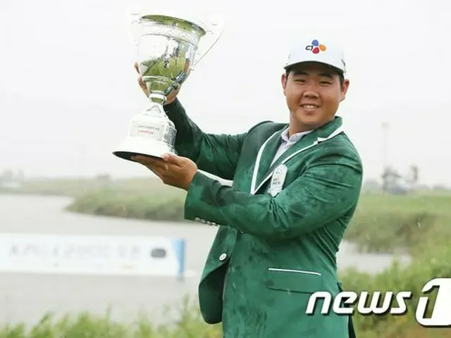 ＜男子ゴルフ＞“KPGA最年少優勝”キム・ジュヒョン、世界ランキング92位に（提供:news1）