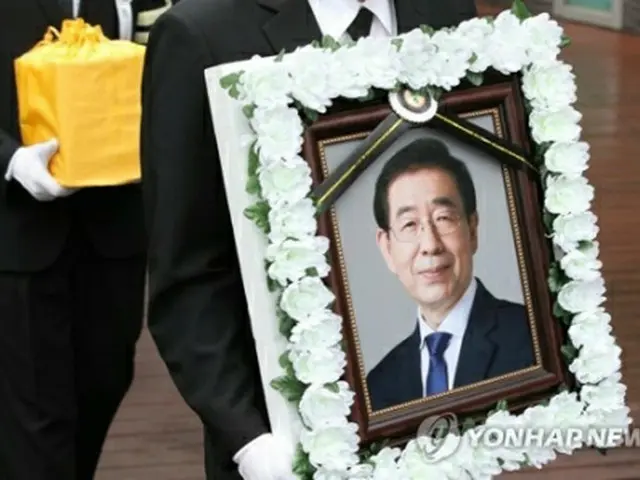 火葬後、故郷の慶尚南道・昌寧へと運ばれる遺骨（資料写真）＝（聯合ニュース）