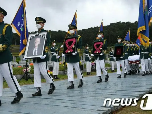 韓国のテジョン顕忠院で15日に執り行われた、白善ヨプ将軍の安葬式（提供:news1）