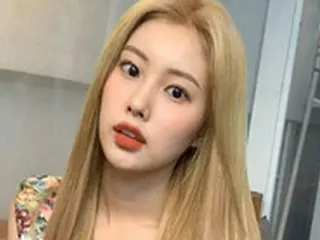 ヘウォン（IZ*ONE）、花柄ワンピで完成させた清純美を披露