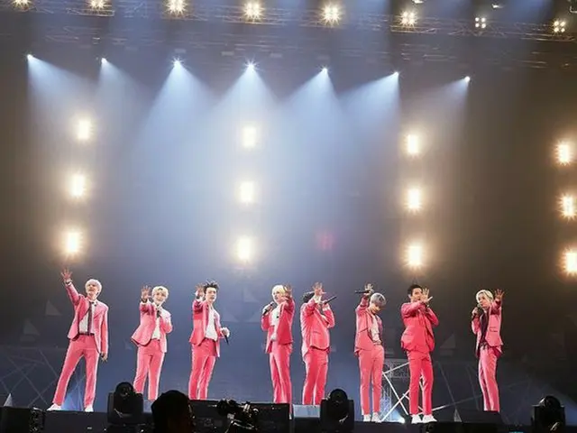 「SUPER JUNIOR」がキットビデオを通じて「SUPER JUNIOR WORLD TOUR  -  SUPER SHOW 8:INFINITE TIME」の感動をもう一度生き生きと伝える。（提供:OSEN）
