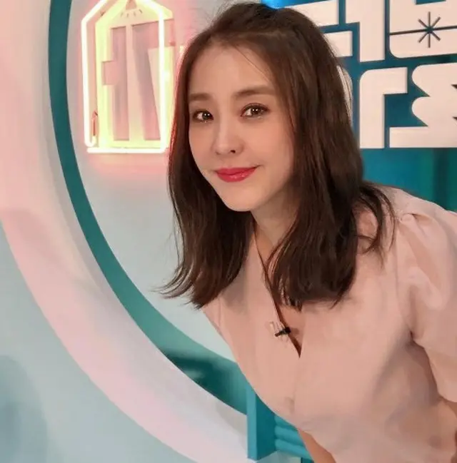 女優パク・ウネ、今日も光輝く美貌…「マスク着用頑張ってください」（提供:OSEN）