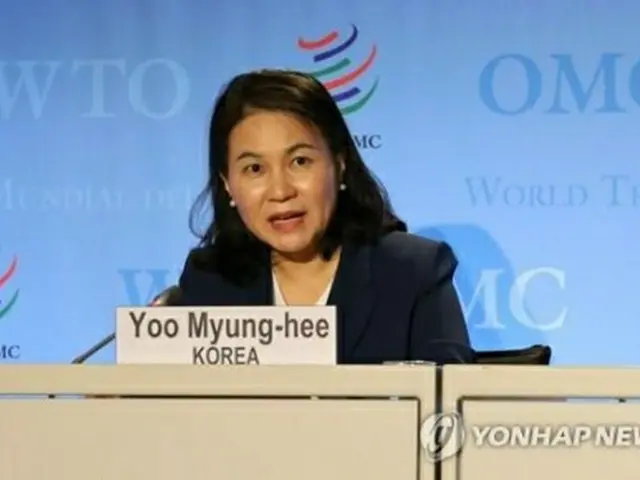 ＷＴＯの一般理事会で演説後、会見を行う兪氏＝１６日、ジュネーブ（聯合ニュース）