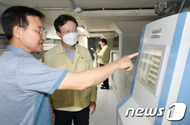 ソウル市永登浦区区長、安心な水道水提供のために現場を点検…先制的な対応に出る（提供:news1）