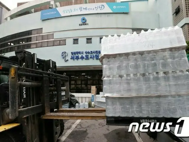 韓国で幼虫入り水道水の苦情が止まらない。国民の不安が拡大する中、水道の蛇口、シャワー器、浄水器フィルターに関する問い合わせも急増している。（提供:news1）