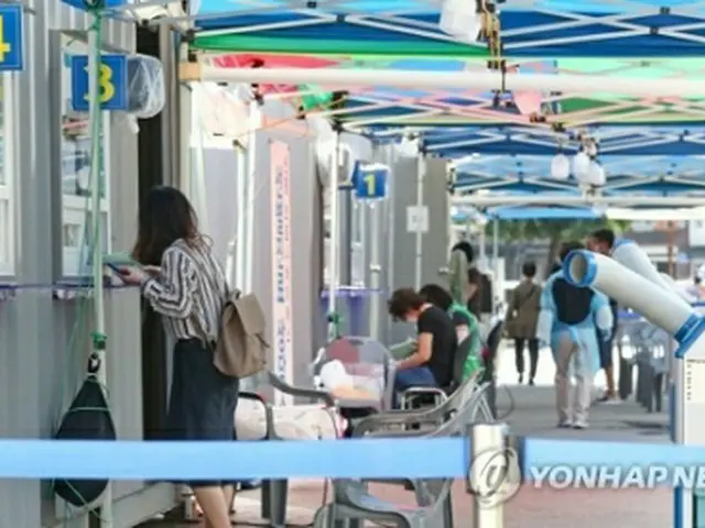 ソウル市内の保健所に設置された新型コロナウイルス検査のための専用診療所（資料写真）＝（聯合ニュース）
