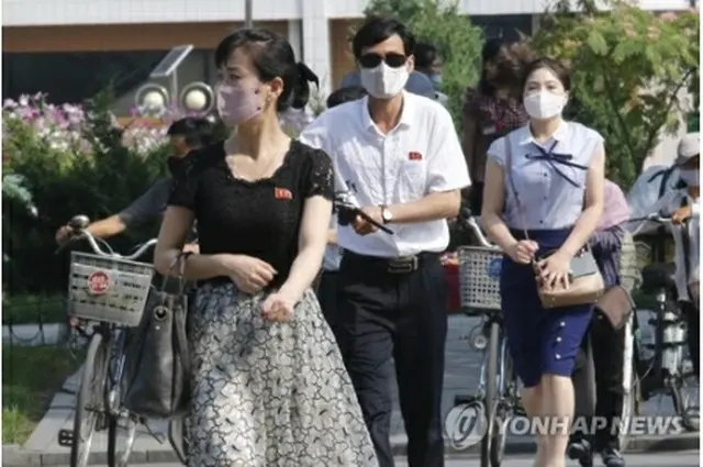 マスクを着用している平壌市民たち＝（AP＝聯合ニュース）