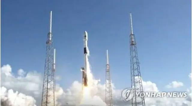 ロケット「ファルコン９」に搭載されて打ち上げられるアナシス２号（スペースＸのユーチューブより）＝（聯合ニュース）≪転載・転用禁止≫