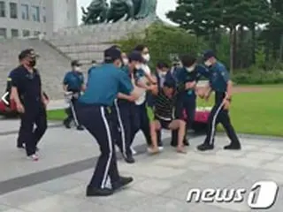文大統領への”靴投げ騒動”に続き、今後は国会前で”酔っ払い騒動”＝韓国