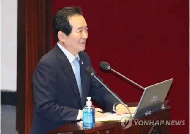 国会で答弁する丁氏＝２２日、ソウル（聯合ニュース）