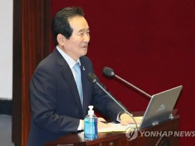 国会で答弁する丁氏＝２２日、ソウル（聯合ニュース）