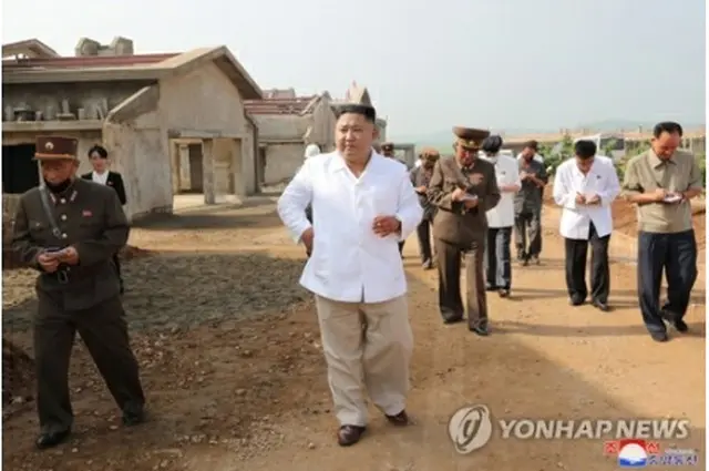 北朝鮮の朝鮮中央通信は２３日、金委員長が黄海北道・黄州の鶏工場の建設現場を現地指導したと報じた＝（朝鮮中央通信＝聯合ニュース）≪転載・転用禁止≫