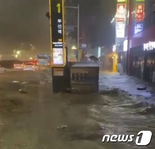全国的な豪雨で浸水被害相次ぐ=釜山道路に浸水集中（提供:news1）