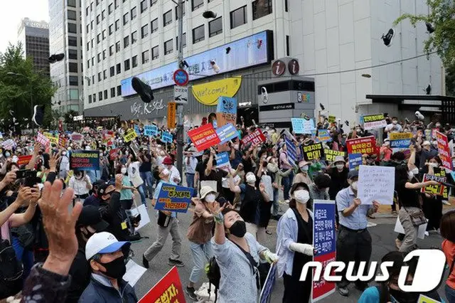 「国はあなたのものなのか」…文在寅政府の不動産政策に怒った市民らが大規模集会＝韓国（提供:news1）