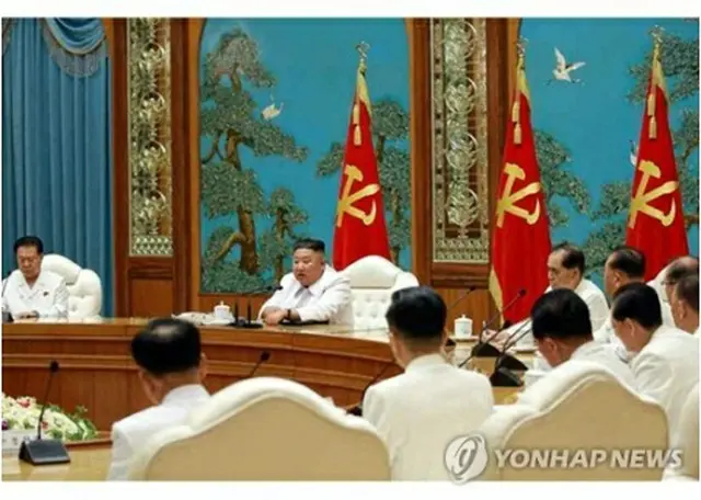 労働新聞が掲載した党中央委員会政治局の非常拡大会議の写真（同紙ＨＰより）＝（聯合ニュース）≪転載・転用禁止≫