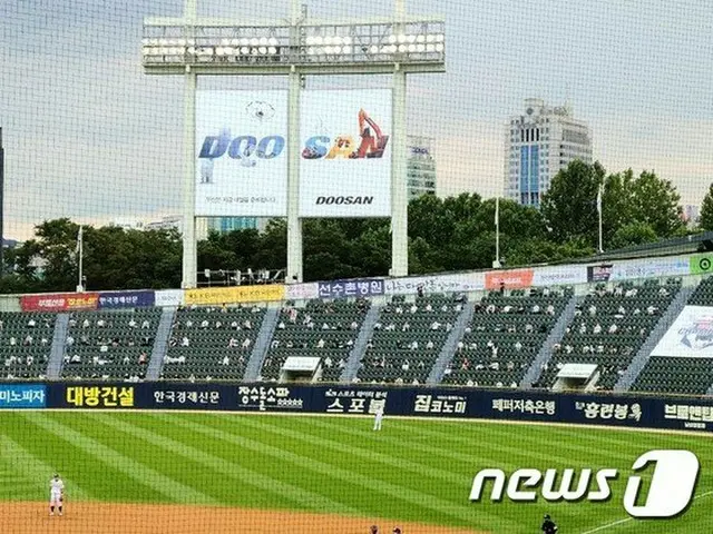 「初観客入場」の韓国プロ野球…社会的距離の確保を遵守した座席に「注目」が集まる（提供:news1）