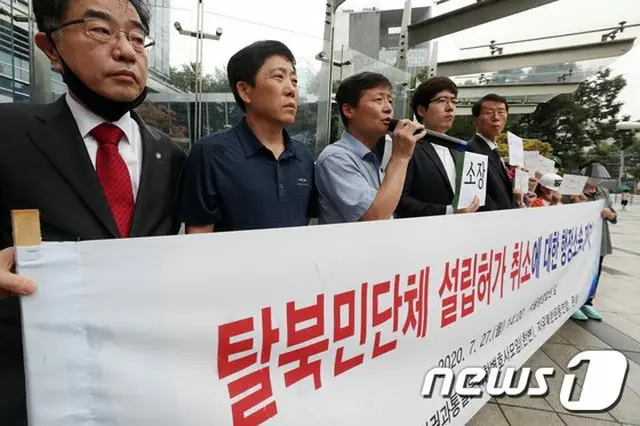 韓国で27日、対北ビラと物品などを散布した脱北者団体による記者会見が開かれた（提供:news1）