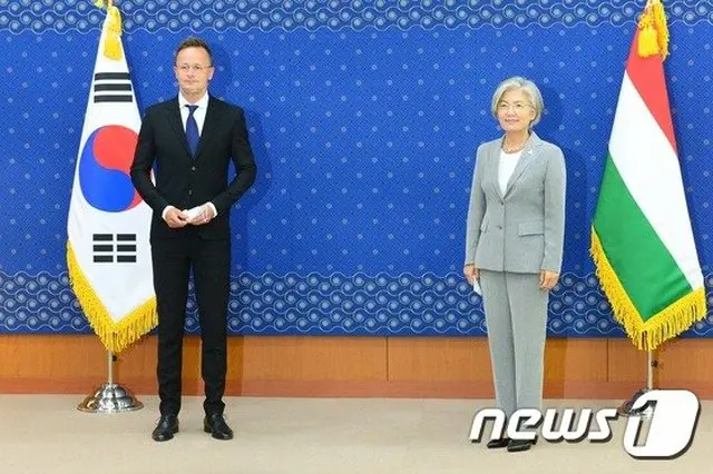 韓国とハンガリーの外相は27日 韓国で、両国間の協力方案について話し合った（提供:news1）