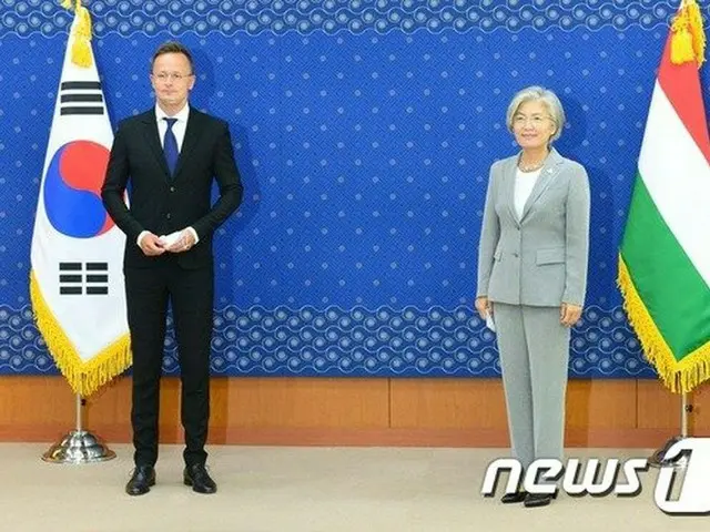 韓国とハンガリーの外相は27日 韓国で、両国間の協力方案について話し合った（提供:news1）